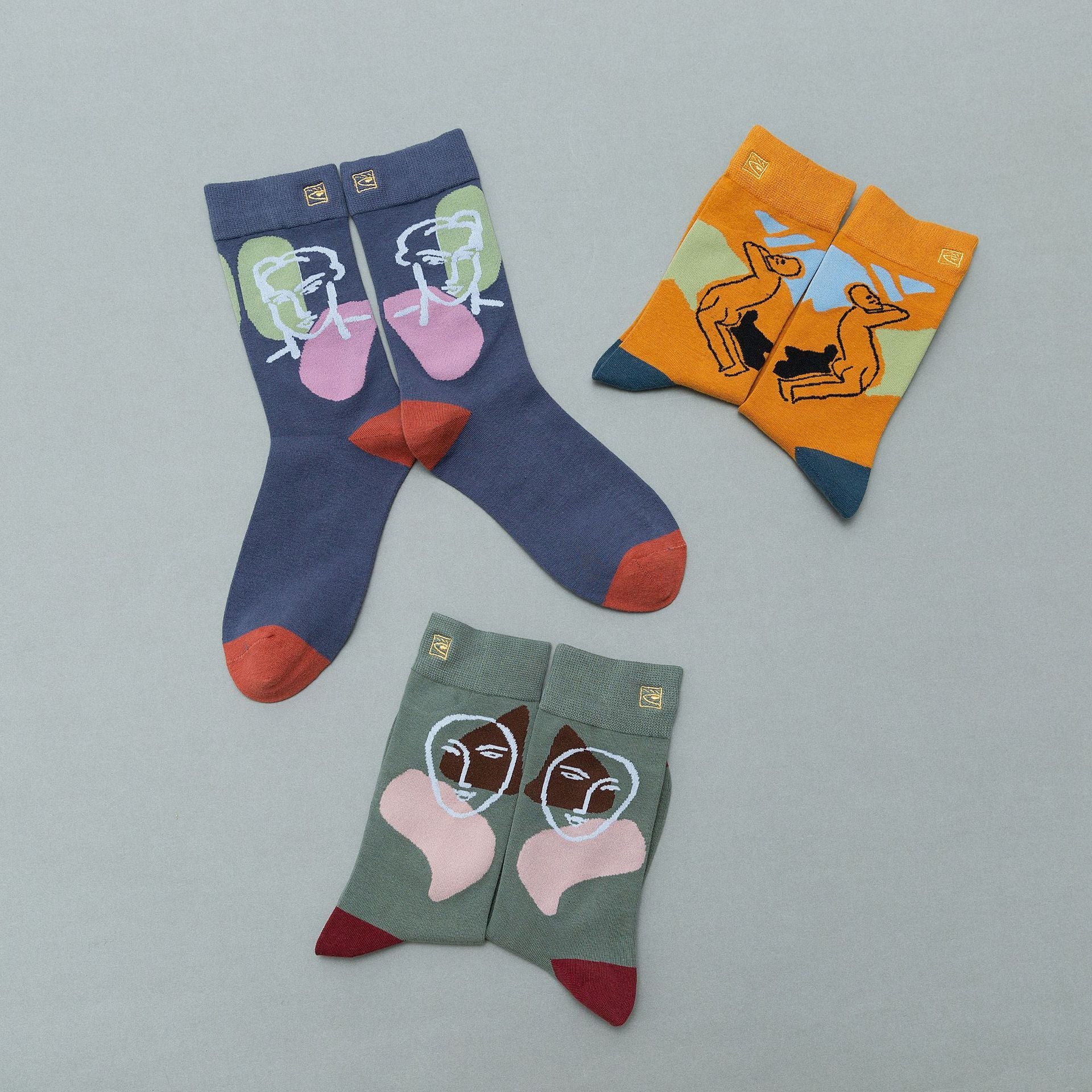 Personality contrast color graffiti character in tube socks Street style fashion cotton socks Limorista