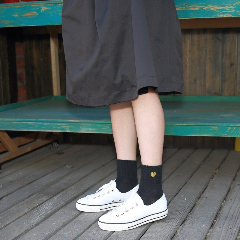 Hand-embroidered gold thread love women&