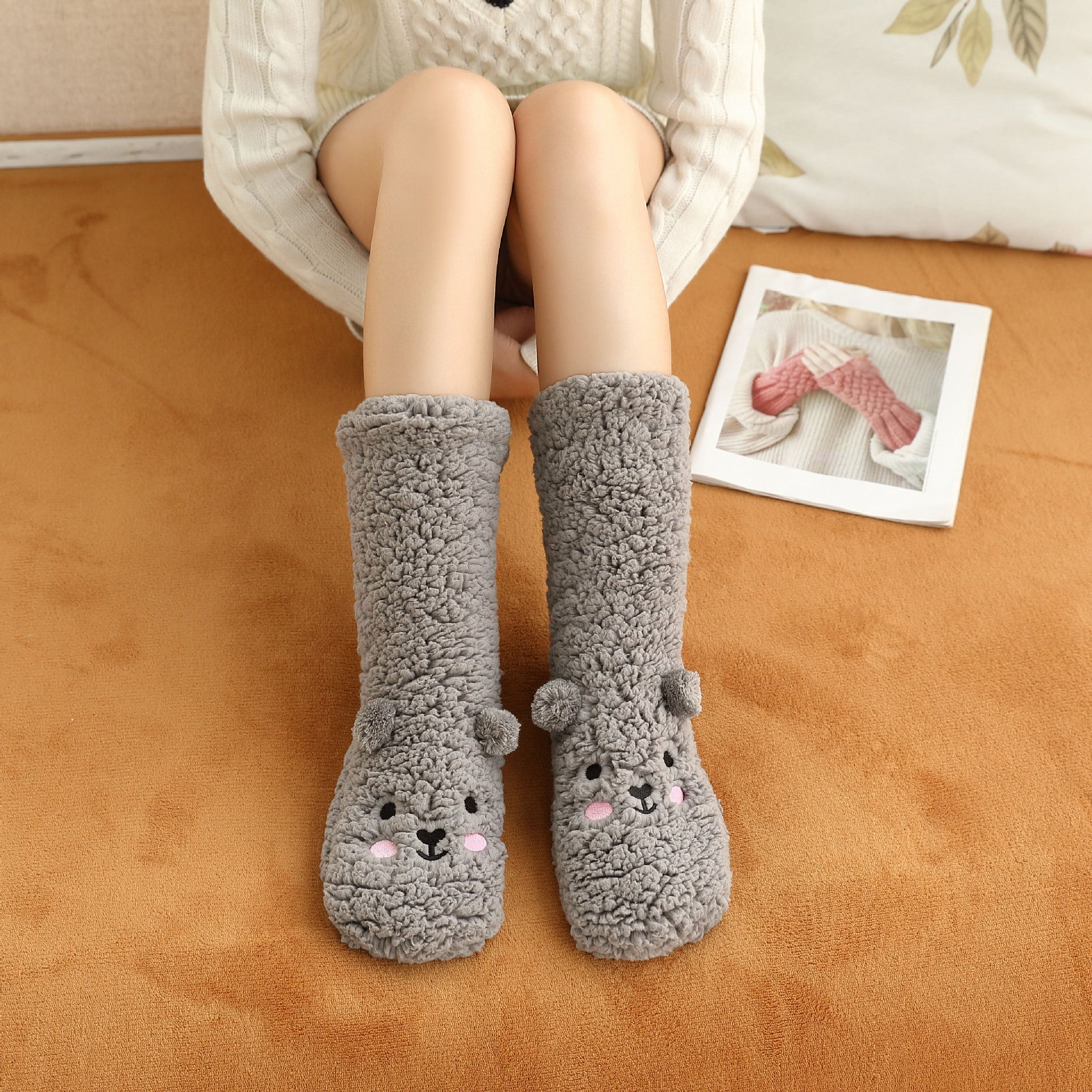 New Winter Female Floor Coral Thickening Plus Velvet Warm Home Sleep Confinement Christmas Socks Cute Kawaii Popsocket Limorista