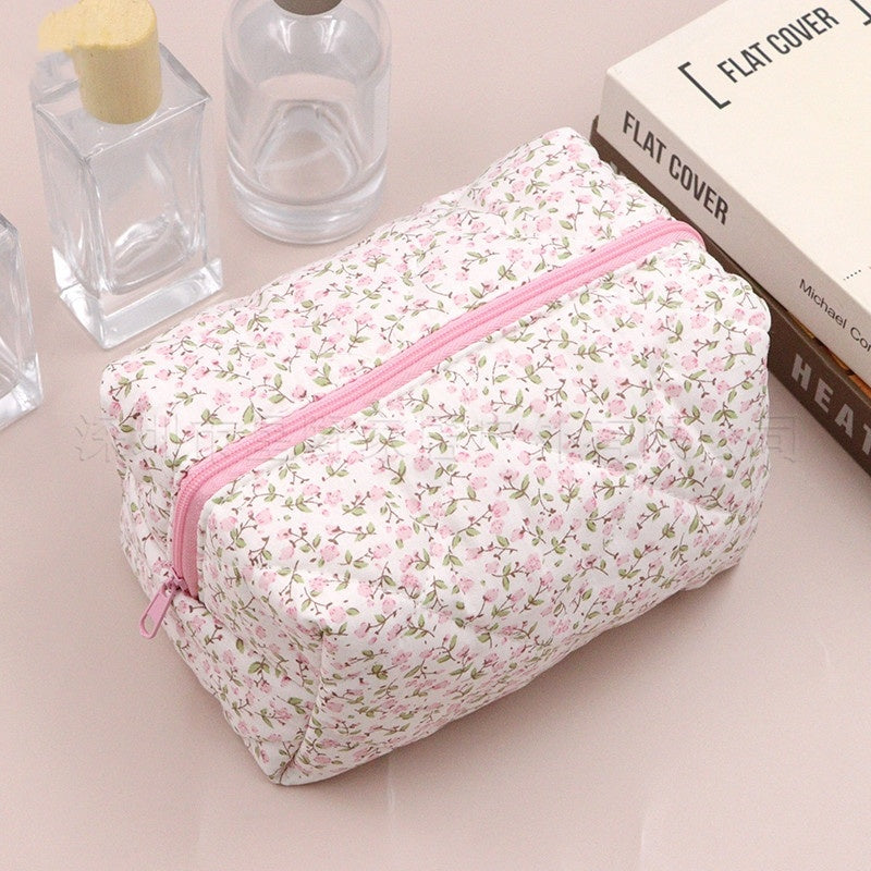In Stock Wholesale Spring Super Large Capacity Fashion Floral Travel Simple Wash Cosmetic Storage Bag Limorista
