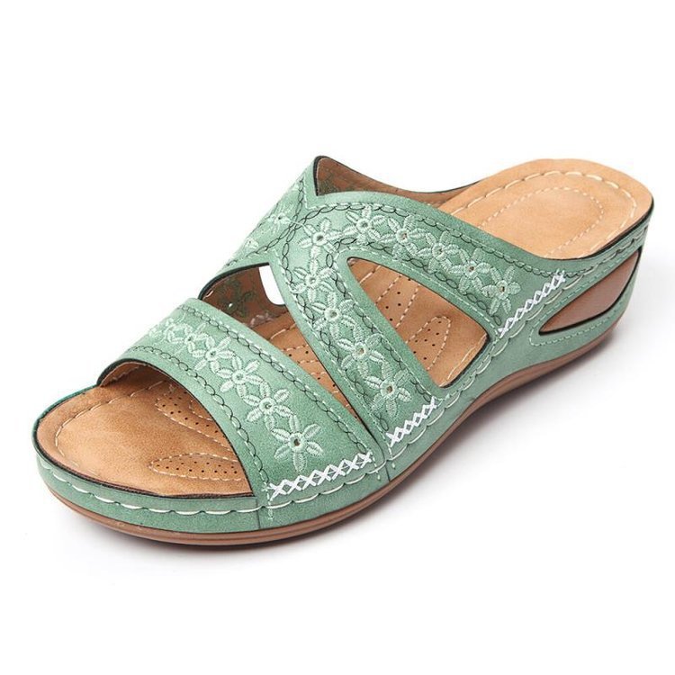 Embroidered sandals and slippers Limorista
