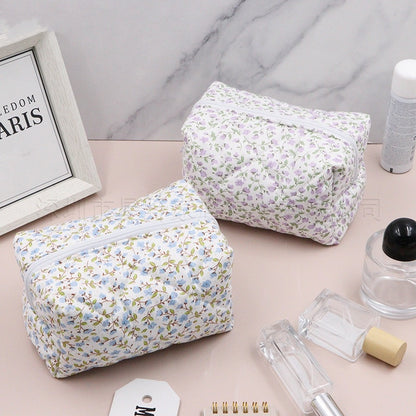 In Stock Wholesale Spring Super Large Capacity Fashion Floral Travel Simple Wash Cosmetic Storage Bag Limorista