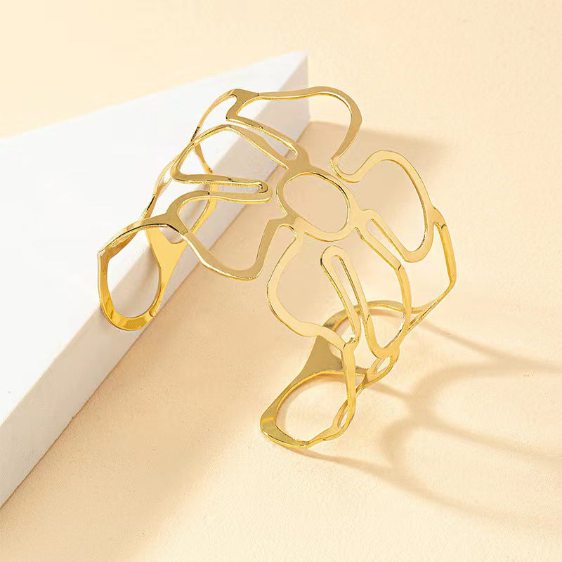 Hollow-out Petals Open-ended Bracelet Limorista