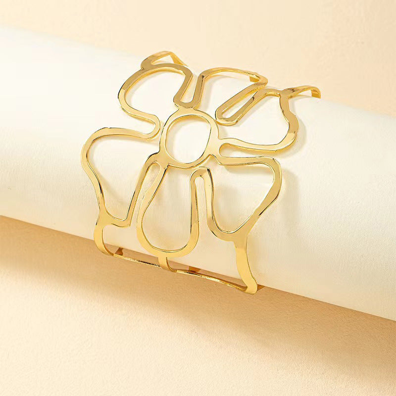 Hollow-out Petals Open-ended Bracelet Limorista