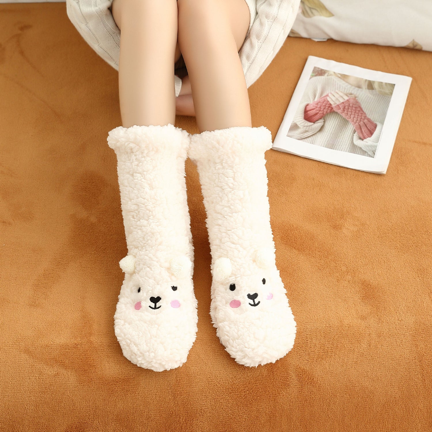 New Winter Female Floor Coral Thickening Plus Velvet Warm Home Sleep Confinement Christmas Socks Cute Kawaii Popsocket Limorista